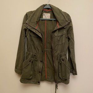 Women's Garage Essential Utility Hooded Jacket Army Green size XS